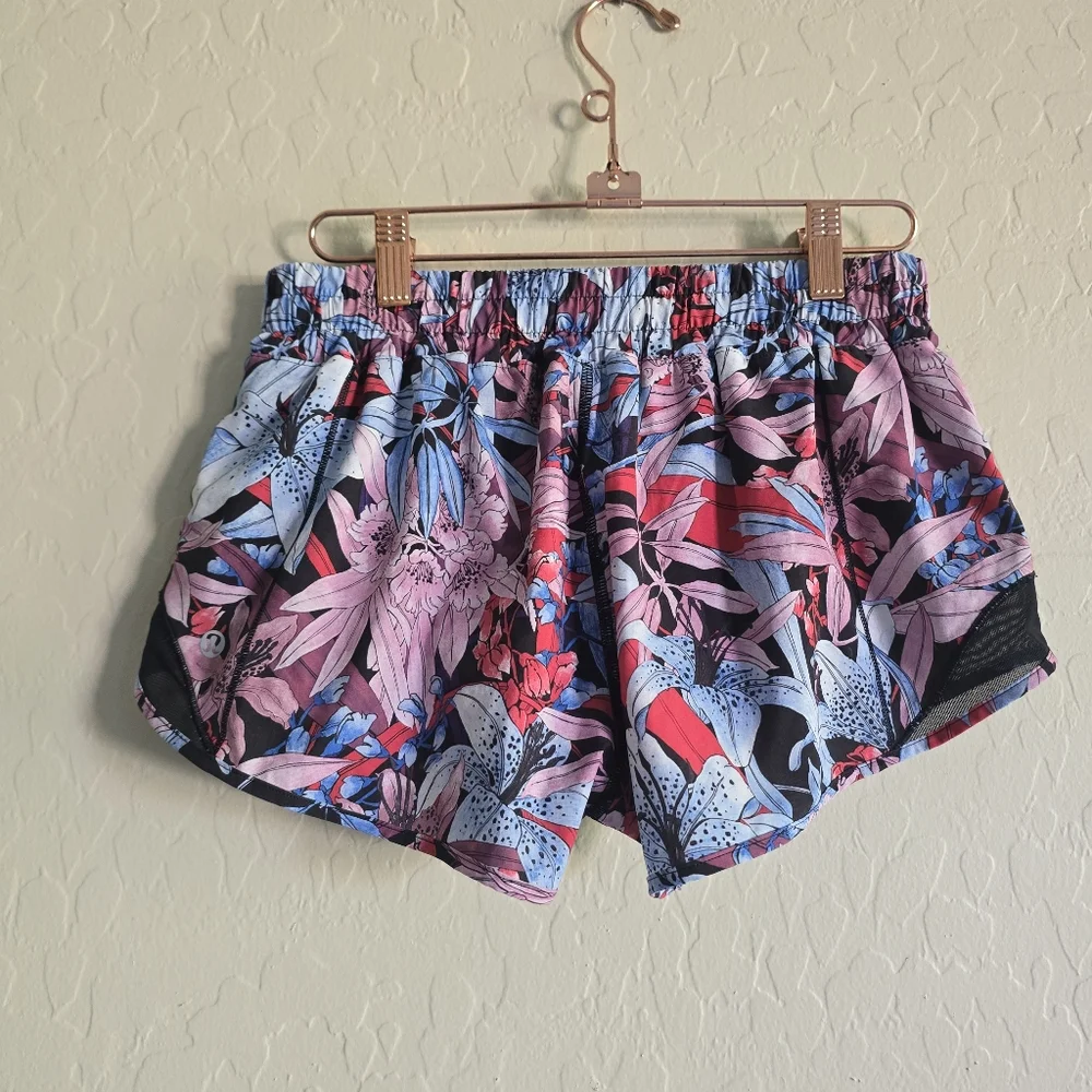 Lululemon Hotty Hot‎ Shorts Size 6